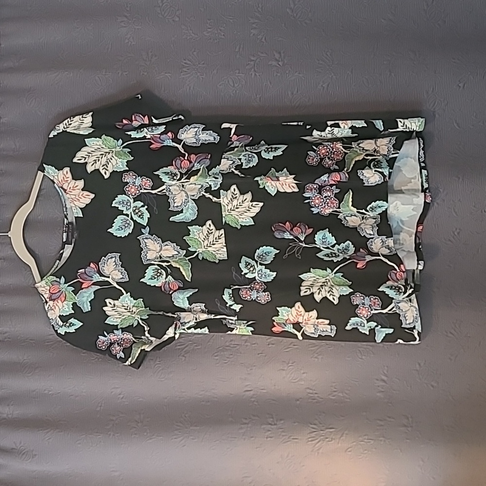 🌸 J.Jill Wearever Collection Black Neon Floral Print Plum Style Tee, MP